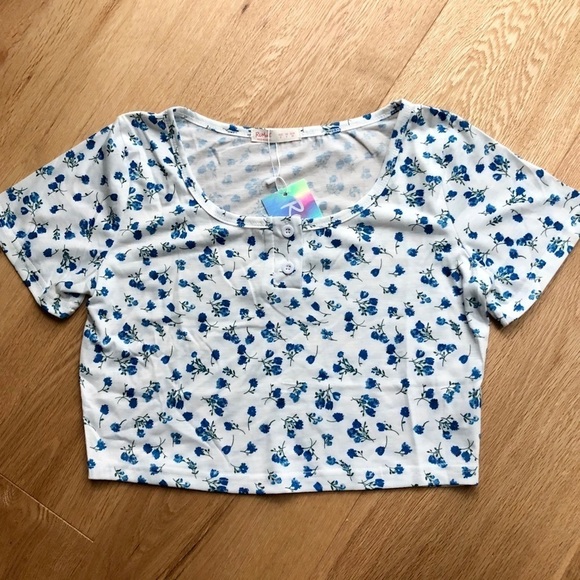 NWT CROP WHITE &  BLUE FLORAL TOP - Picture 2 of 10